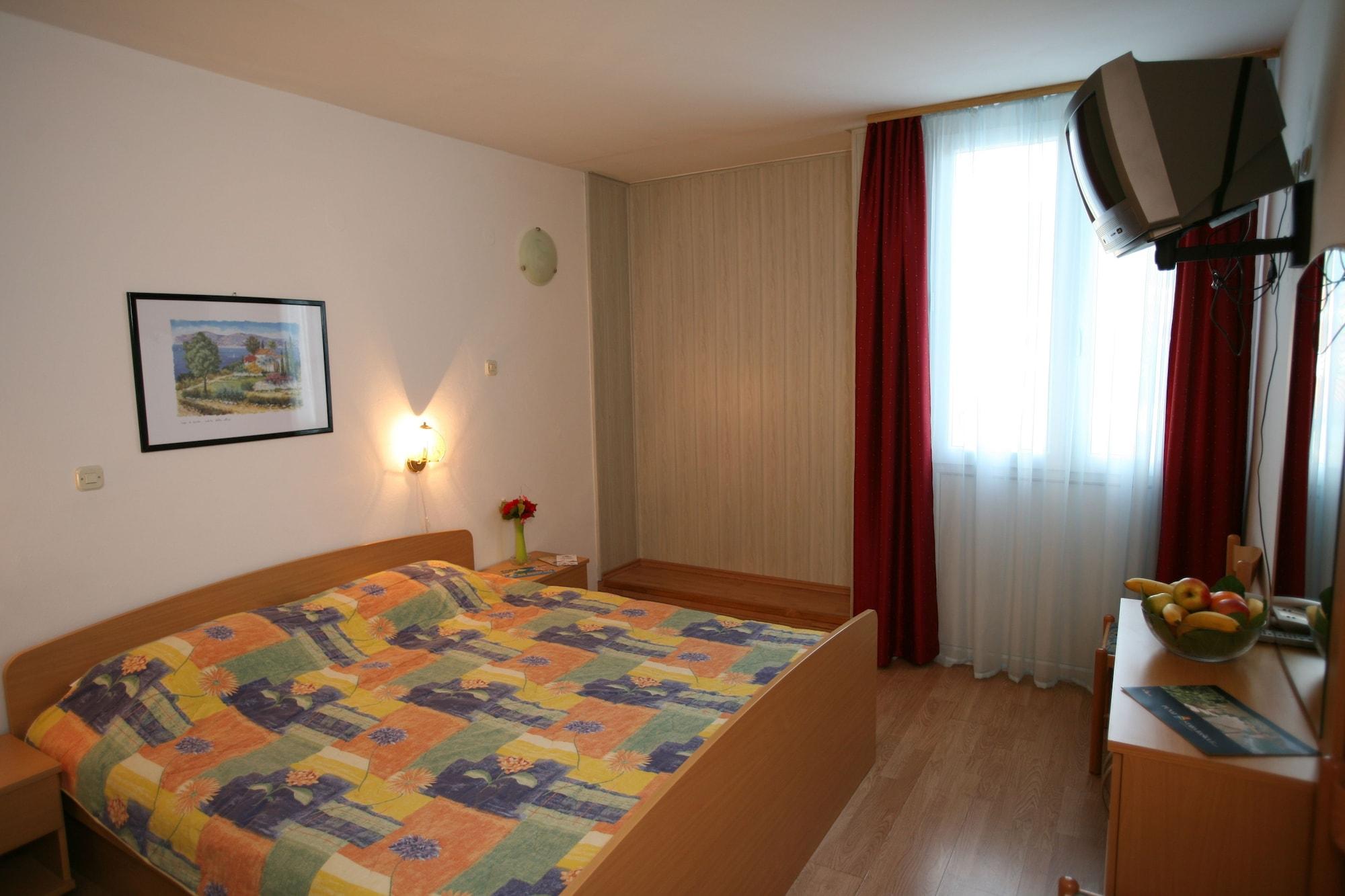 Hotel Omorika Punat Exterior photo