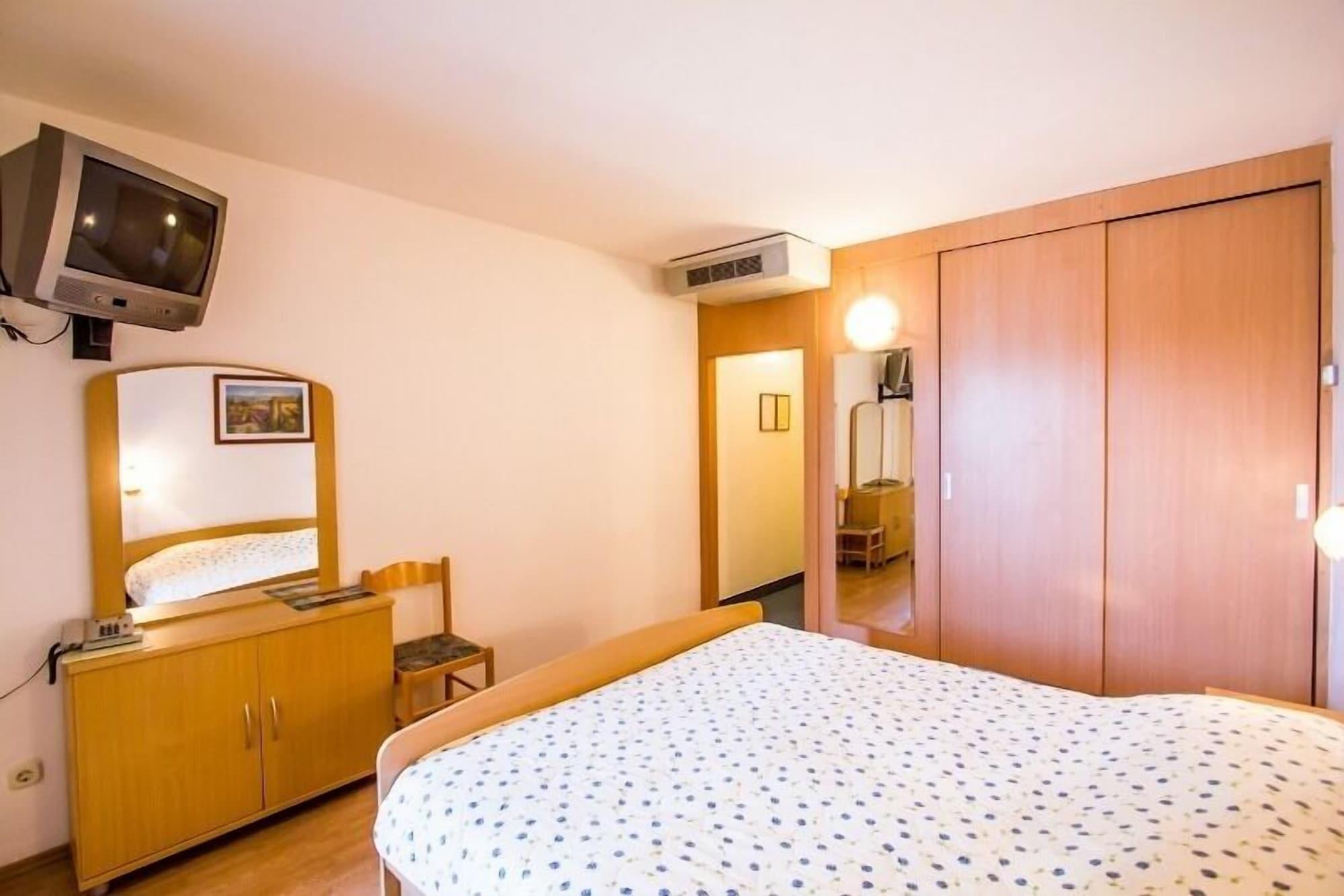 Hotel Omorika Punat Exterior photo