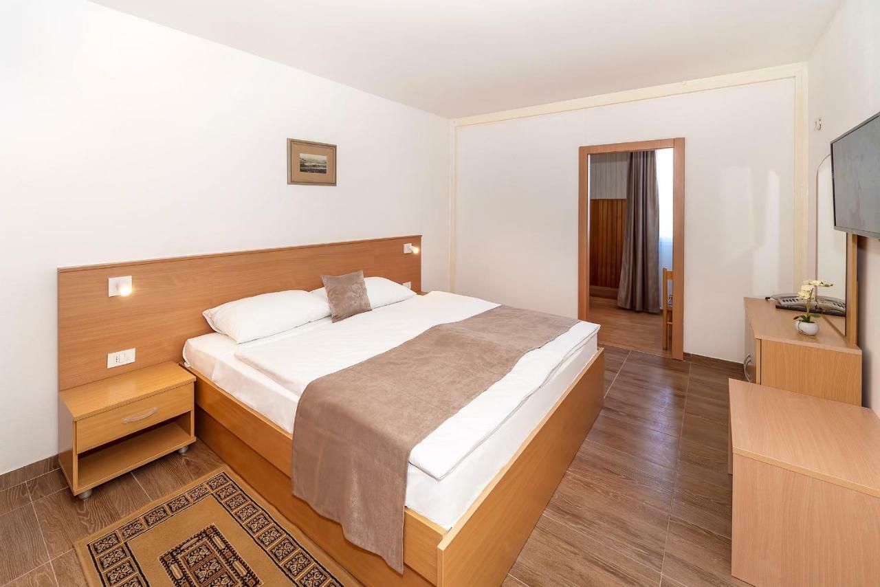 Hotel Omorika Punat Exterior photo