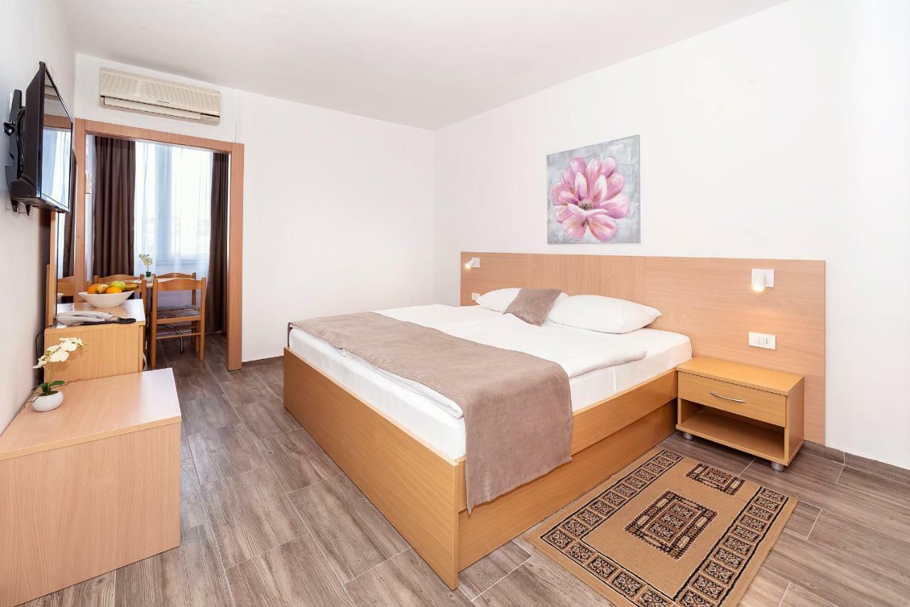 Hotel Omorika Punat Exterior photo
