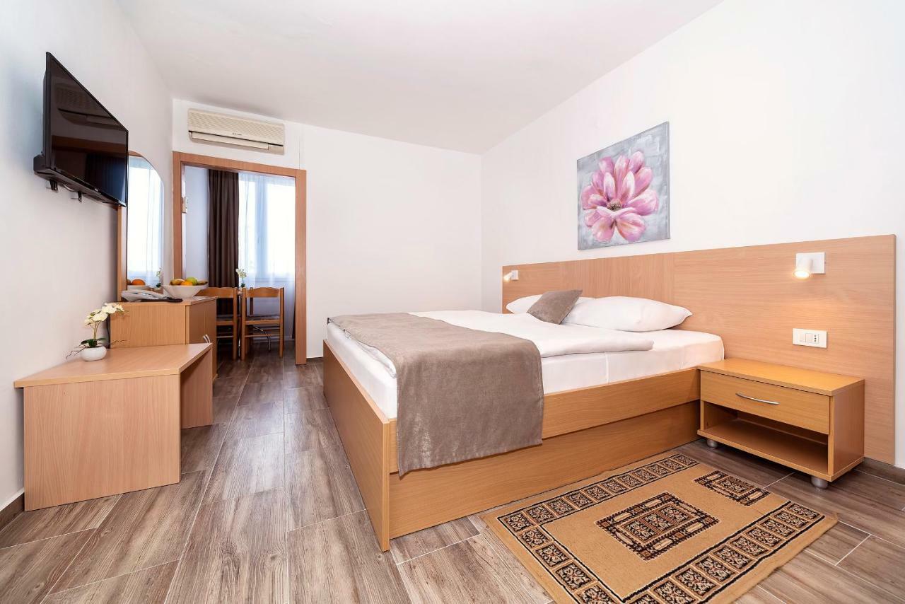 Hotel Omorika Punat Exterior photo
